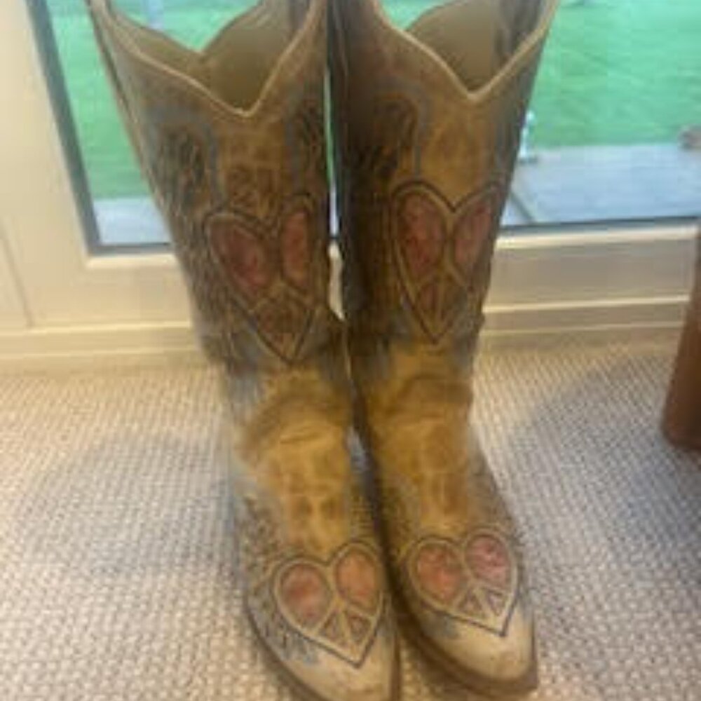 Corral Saddle Blue Jean Wing & Heart Boots - size 7 cowboy boots